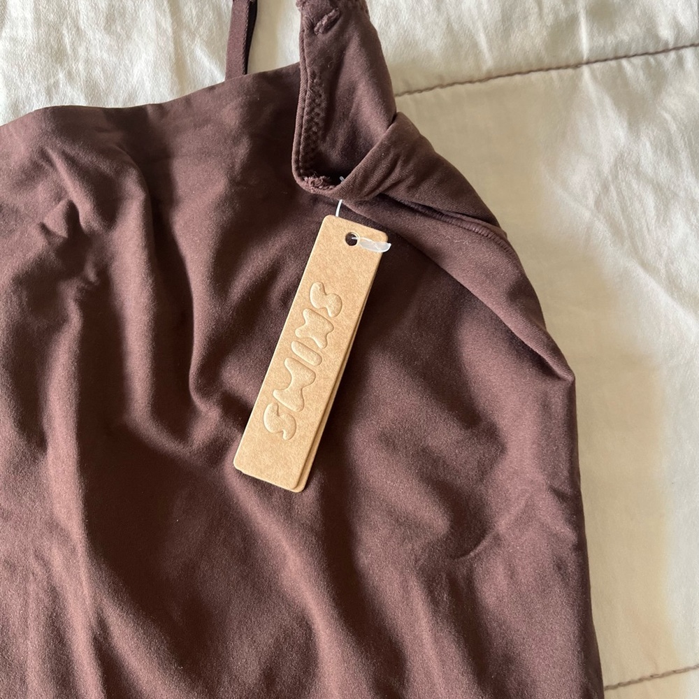 SKIMS
Fits Everybody Cami Bodysuit - Picture 3 of 8